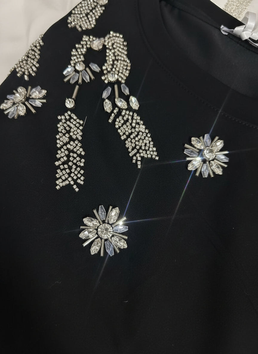 t-shirt nera strass