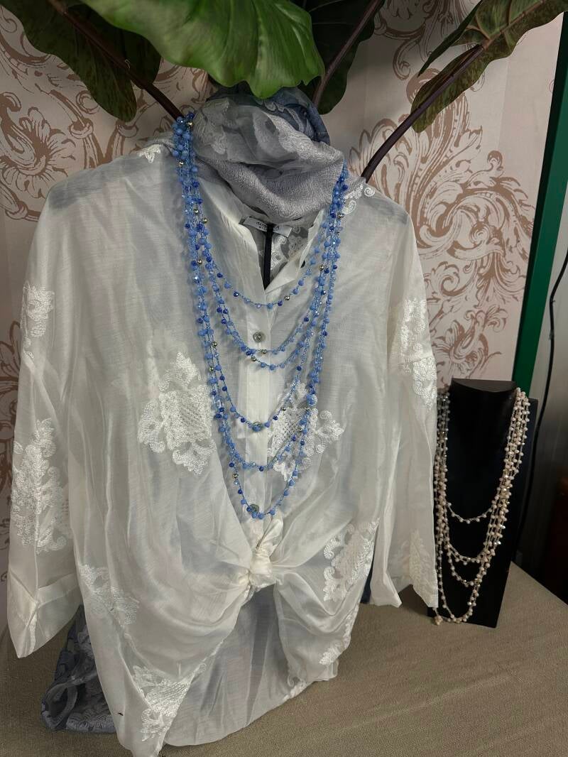 Camicia bianca con ricami